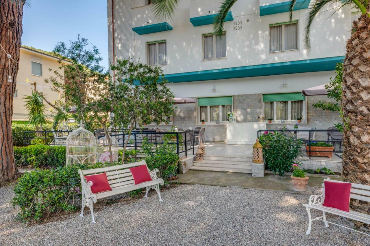 Hotel Massimo Marina di Cecina Exterior photo