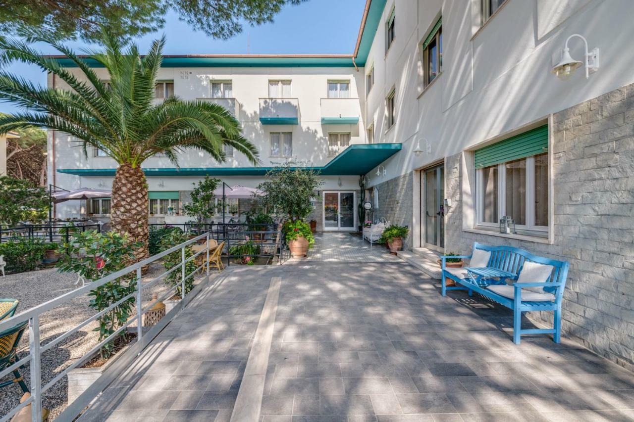 Hotel Massimo Marina di Cecina Exterior photo
